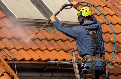 Démoussage et hydrofuge de toiture à Comberouger